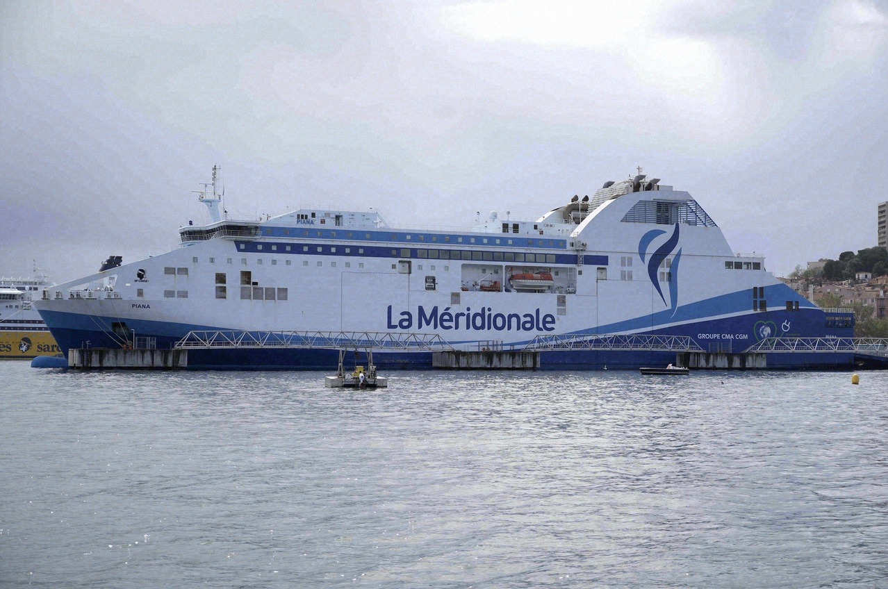 Fähre Marseille - Tunis auf dem Mittelmeer