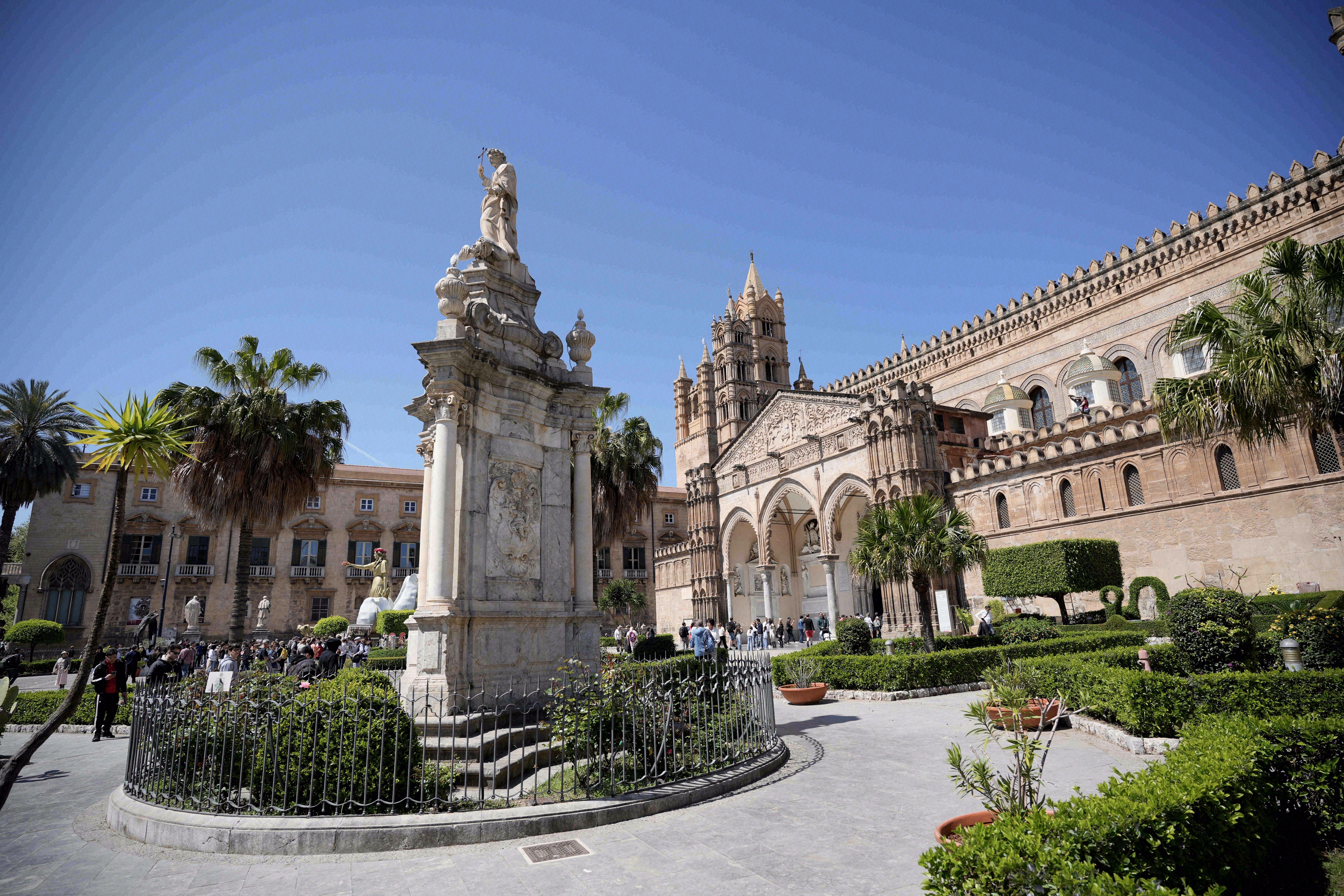 Die Kathedrale von Palermo, nur wenige Minuten vom Hafen entfernt, bevor es mit GNV über Nacht nach Tunis geht.